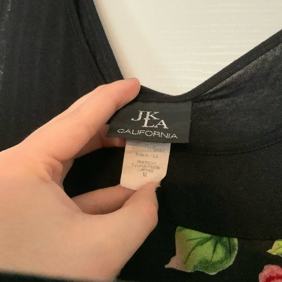 Size M Rose Patterned Polyester &Ravon Floral Tank - Picture 2 of 2